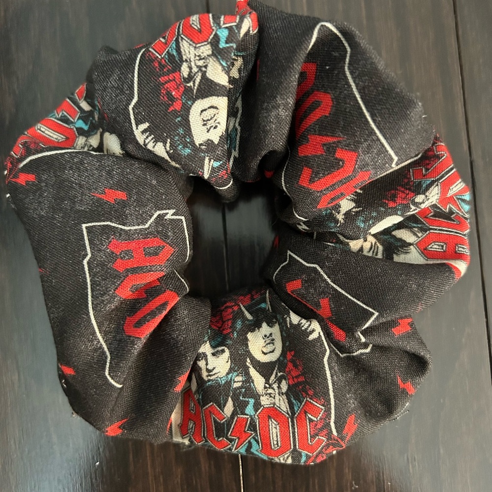 🔴⚫️🔵SCRUNCHIES FOR DAYS🔵⚫️🔴 - Picture 3 of 14